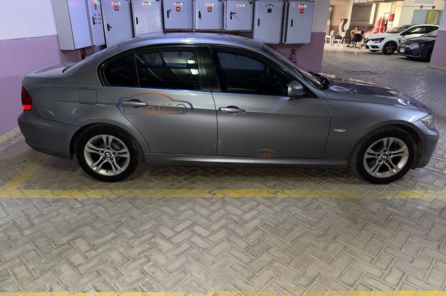 318 BMW Dark grey