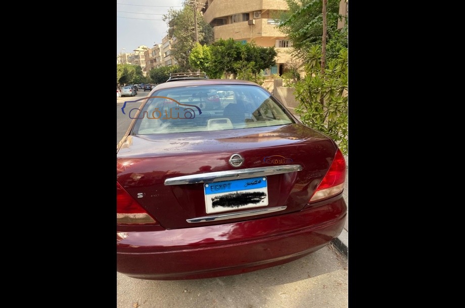 Sunny Nissan احمر غامق