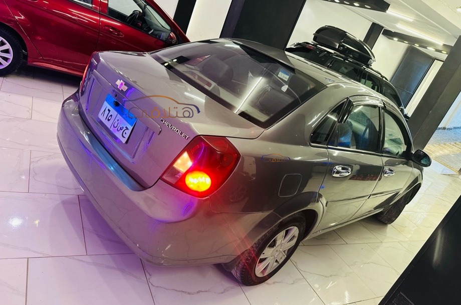 Optra Chevrolet فضي