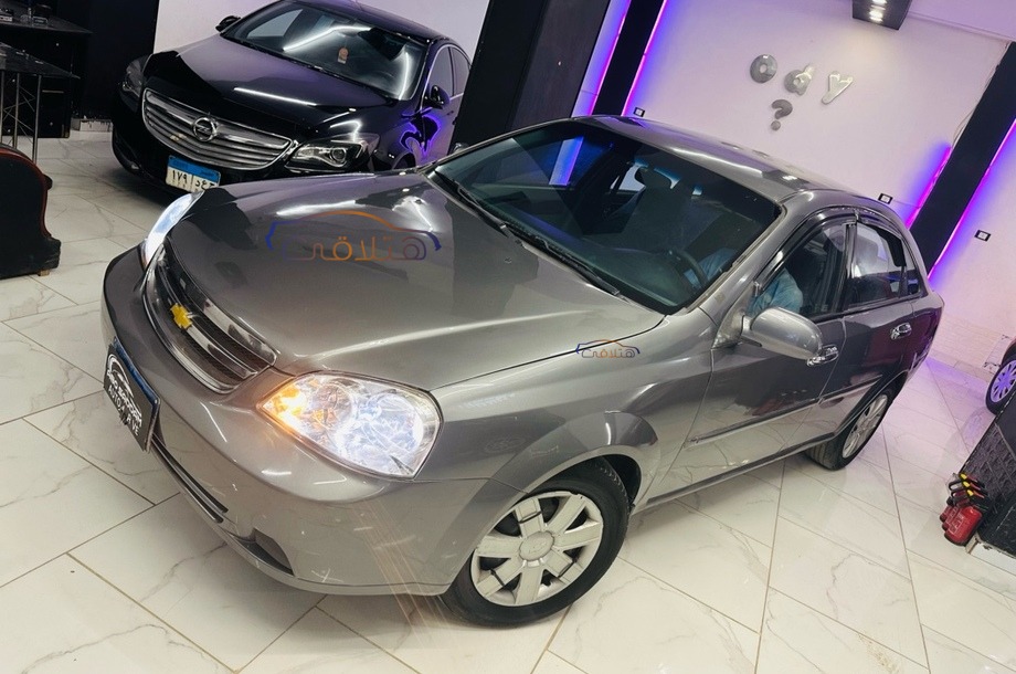 Optra Chevrolet فضي