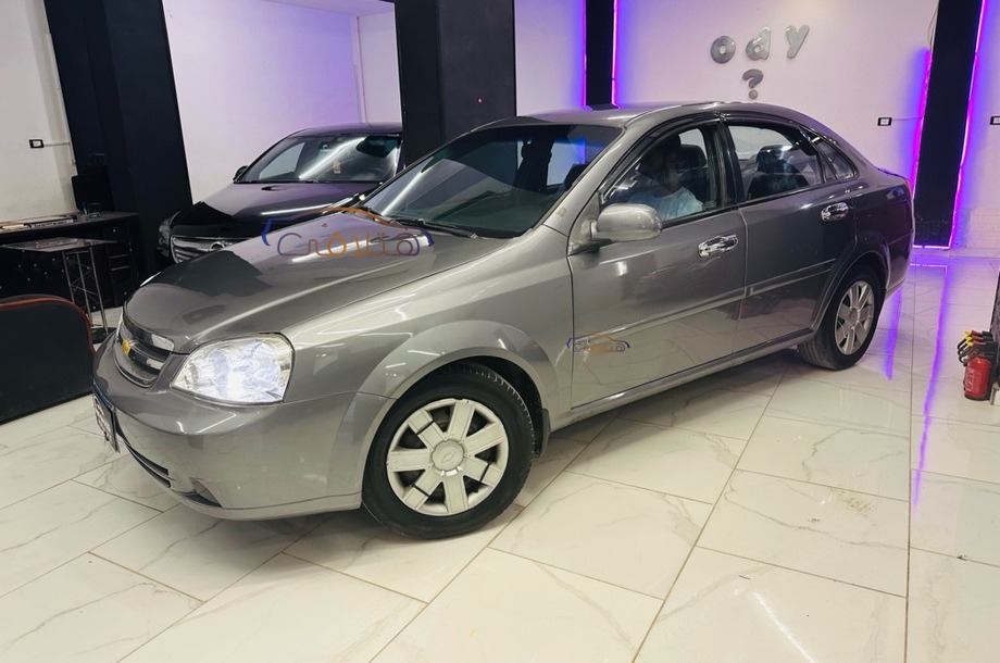 Optra Chevrolet فضي