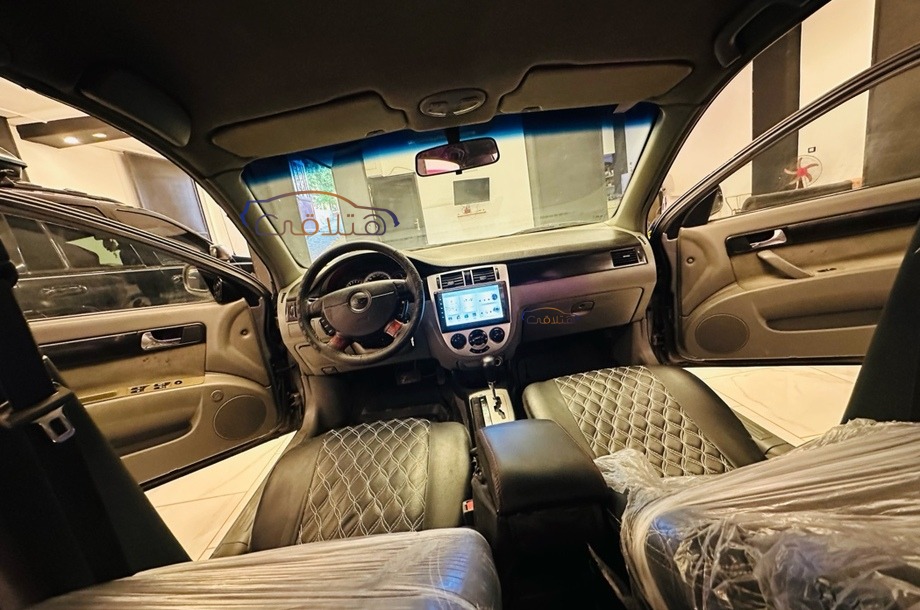 Optra Chevrolet فضي