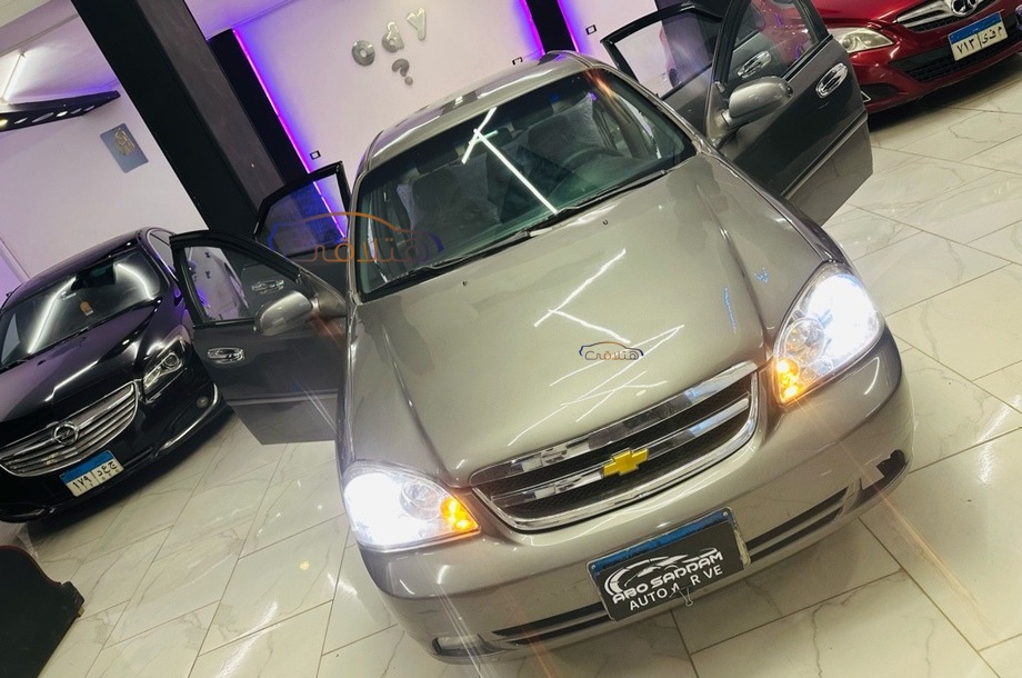 Optra Chevrolet فضي