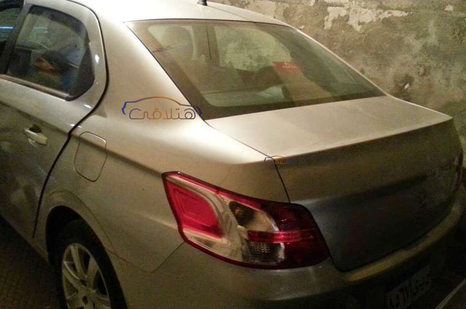 301 Peugeot فضي