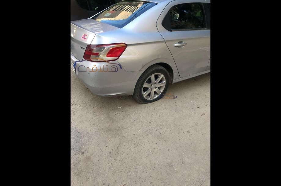 301 Peugeot فضي