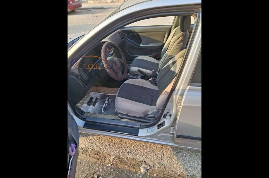 Elantra Hyundai فضي