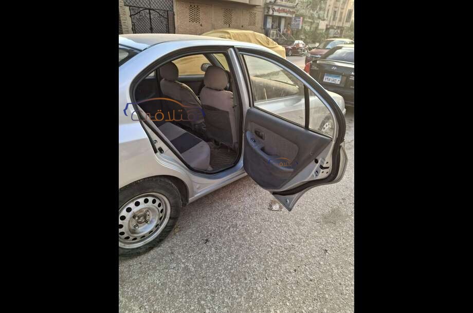 Elantra Hyundai فضي