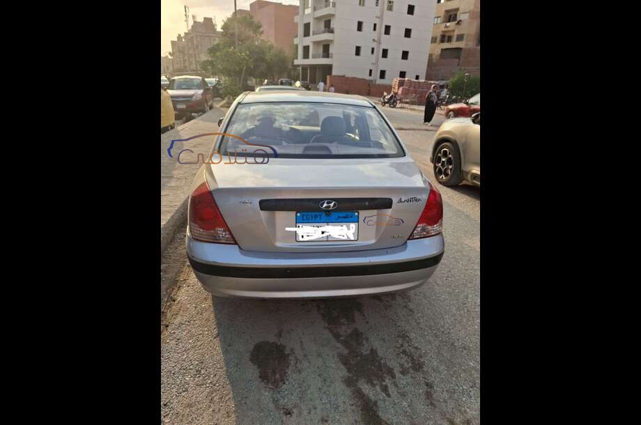 Elantra Hyundai فضي
