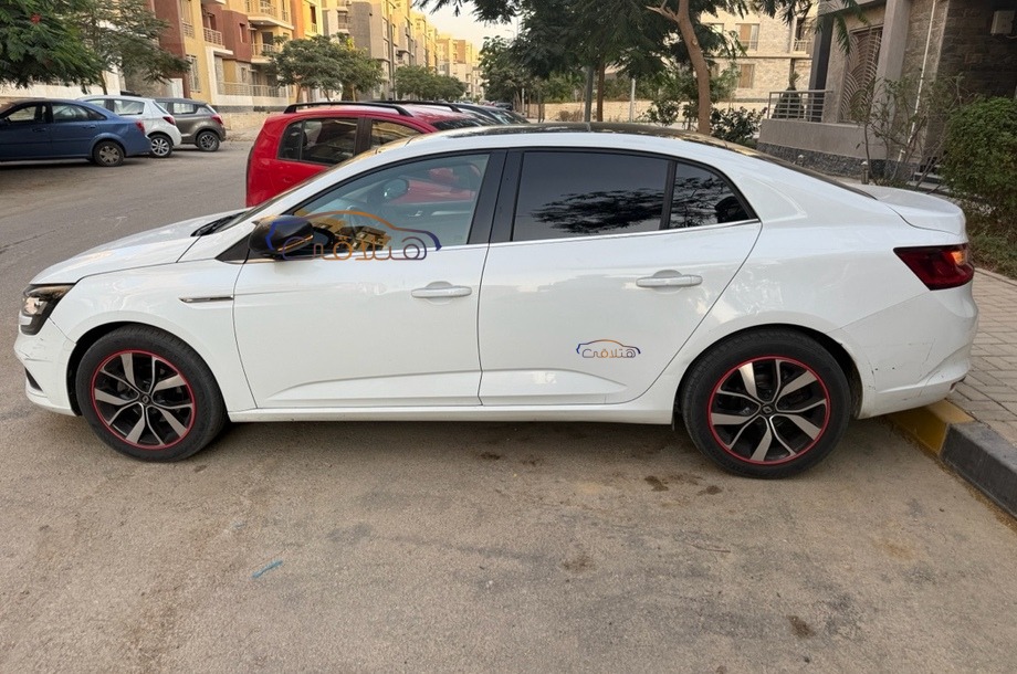 Megane Renault أبيض