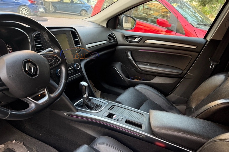 Megane Renault أبيض