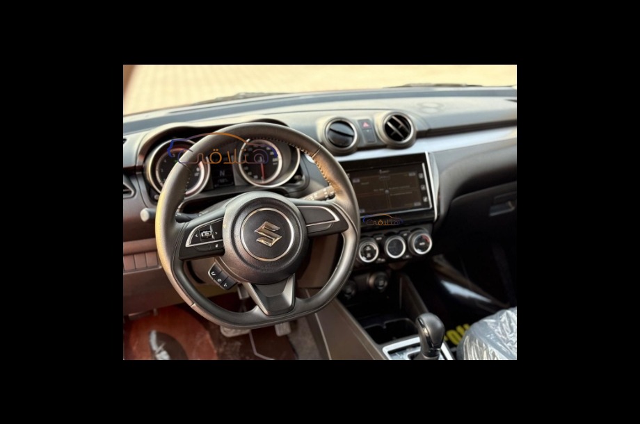 Swift Suzuki الأزرق الداكن