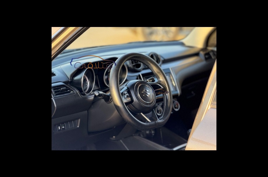 Swift Suzuki الأزرق الداكن