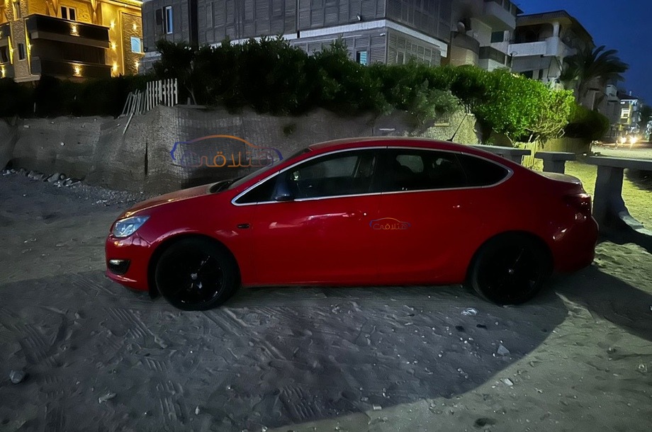 Astra Opel احمر