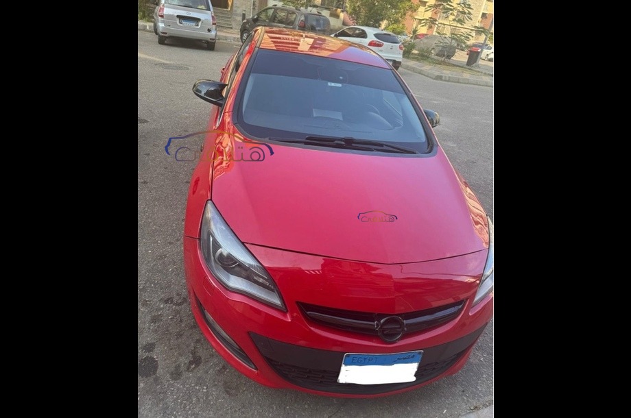 Astra Opel احمر