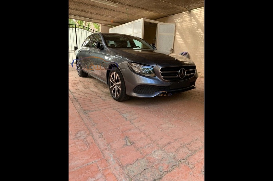 E 300 Mercedes رمادي