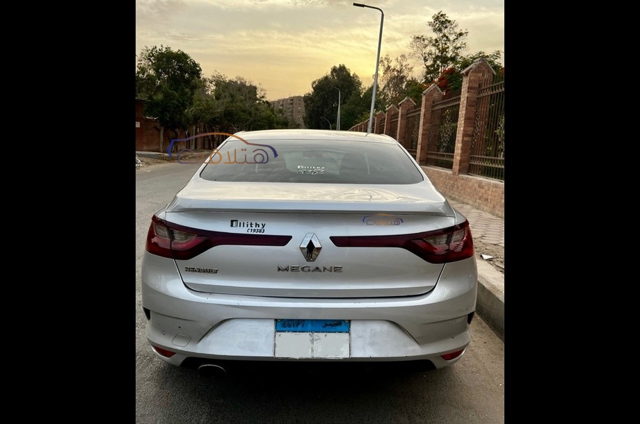 Megane Renault فضي