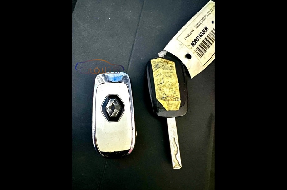 Megane Renault فضي