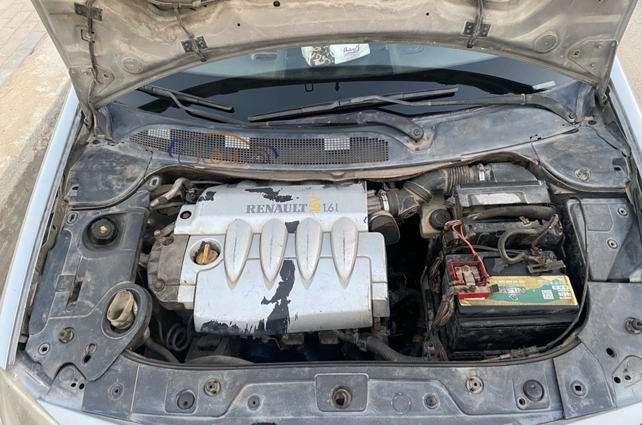 Megane Renault فضي