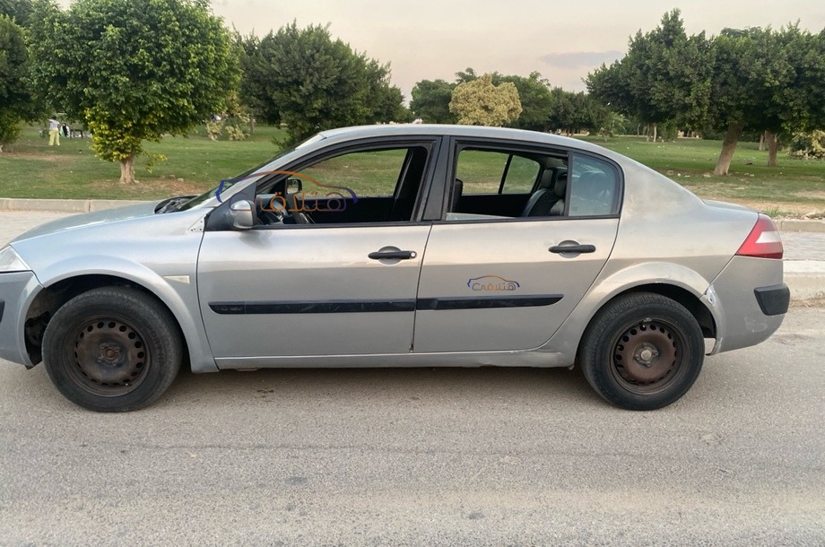 Megane Renault فضي