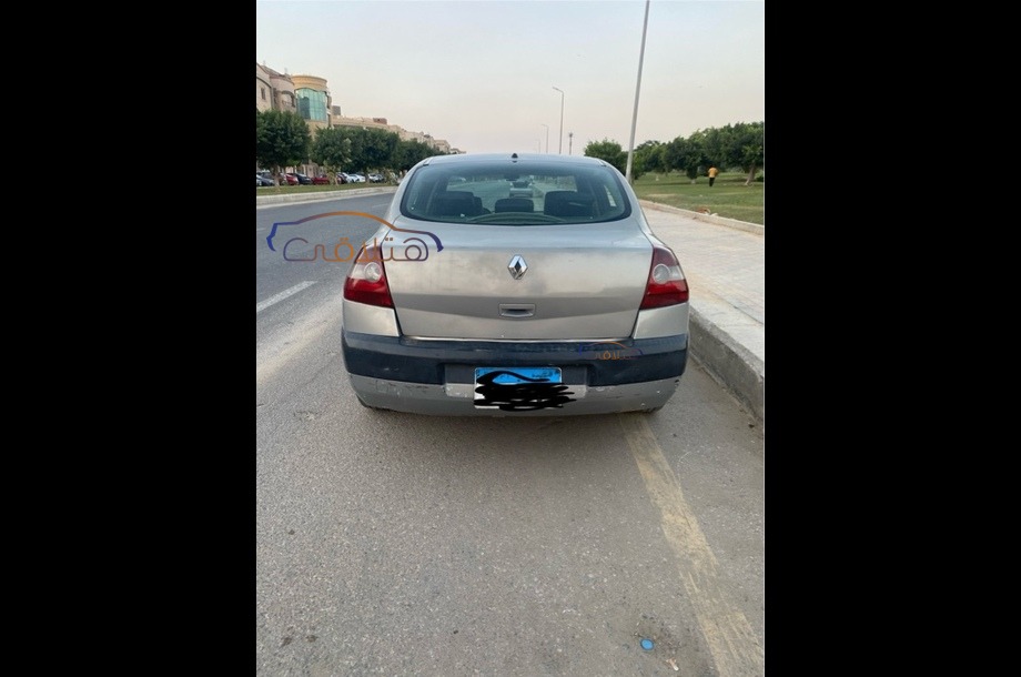 Megane Renault فضي