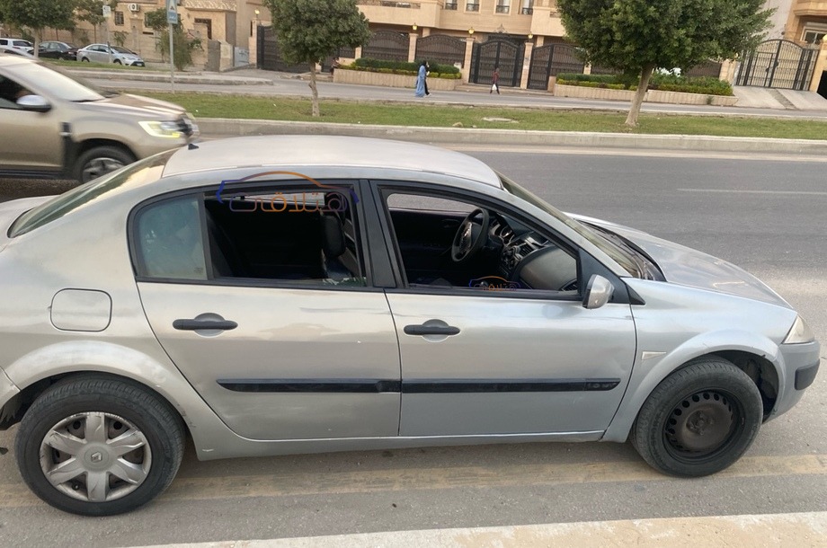 Megane Renault فضي