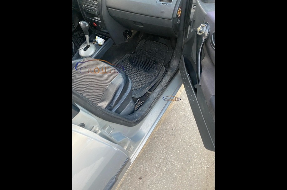 Megane Renault فضي