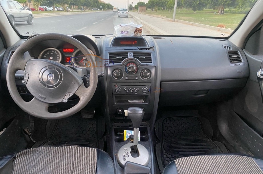 Megane Renault فضي
