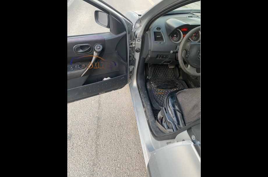 Megane Renault فضي