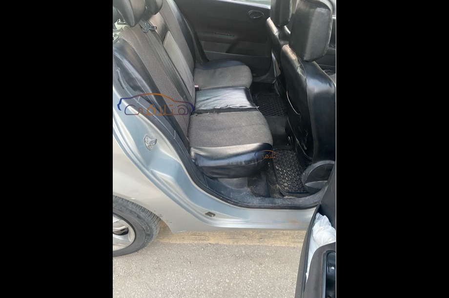 Megane Renault فضي