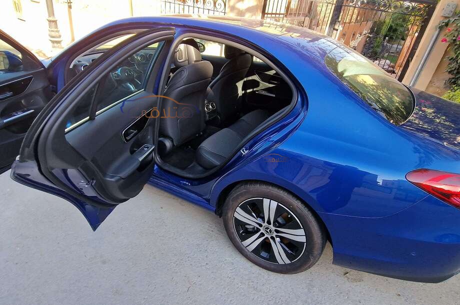 C 200 Mercedes أزرق