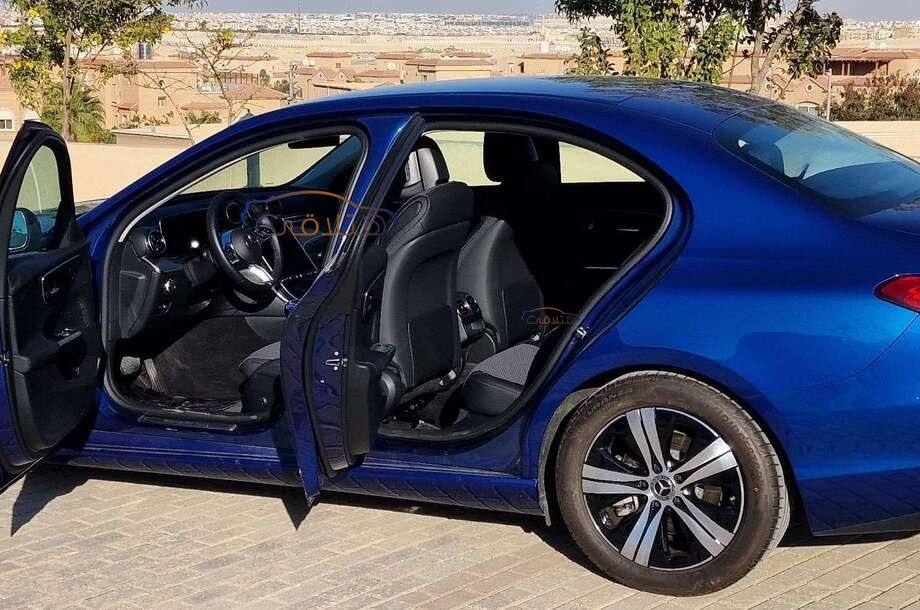 C 200 Mercedes أزرق