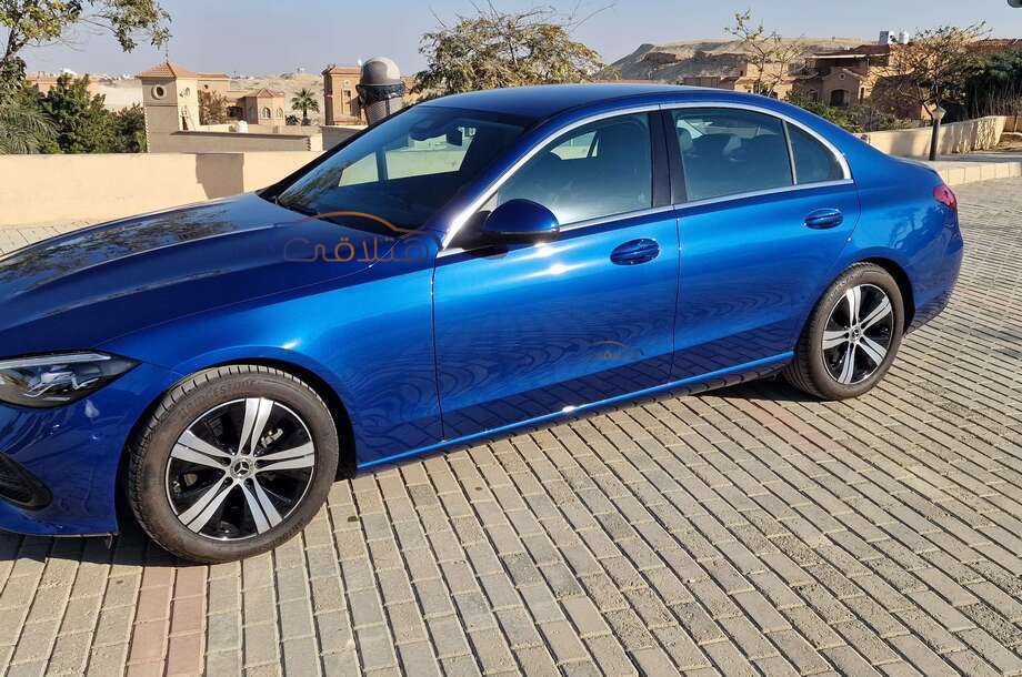 C 200 Mercedes أزرق