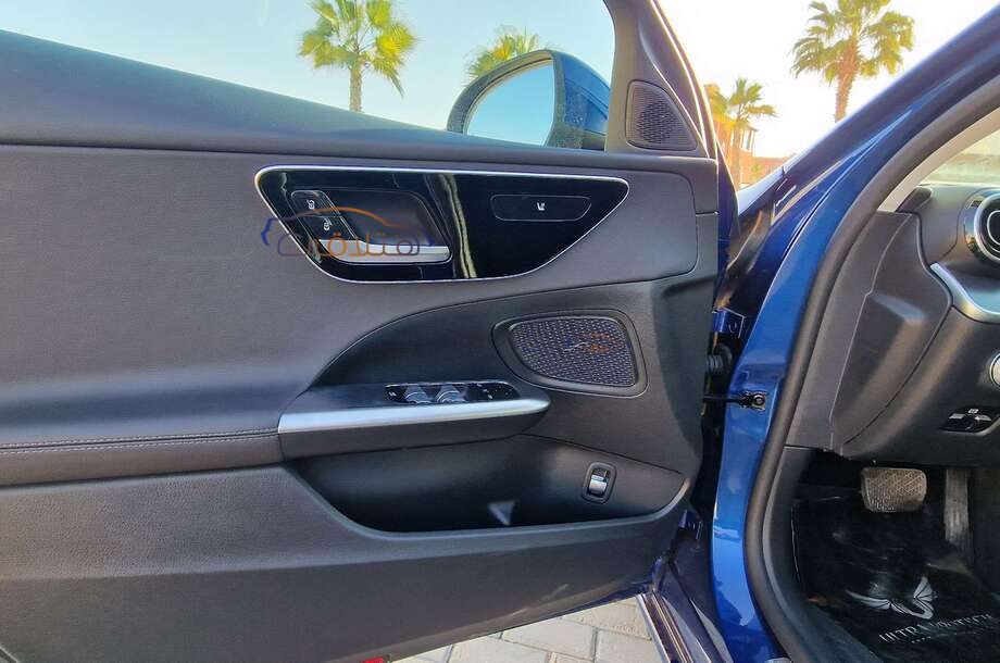 C 200 Mercedes أزرق