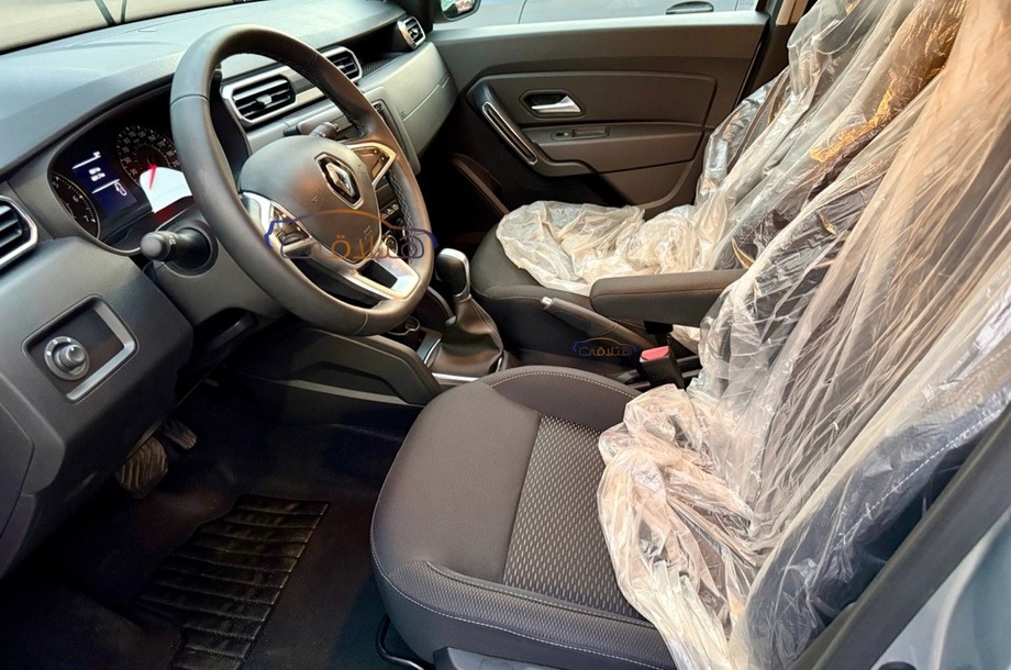 Duster Renault فضي