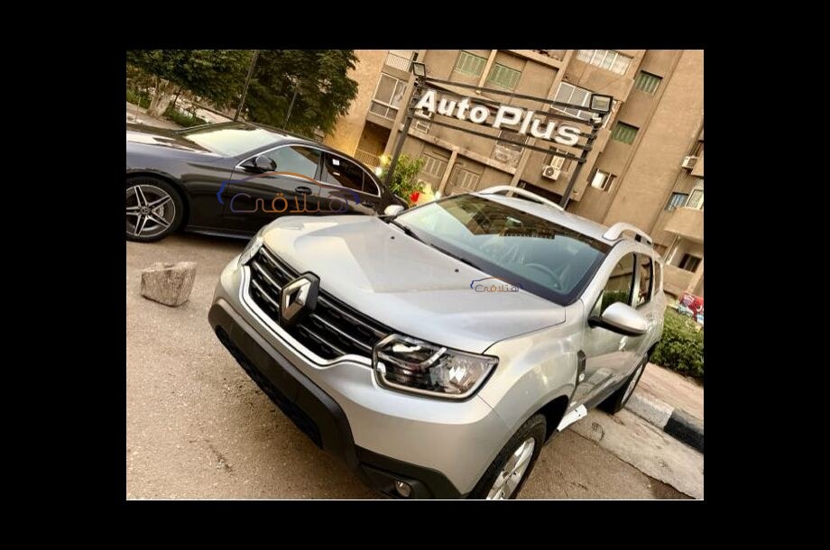 Duster Renault فضي