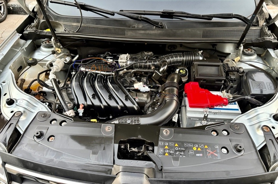 Duster Renault فضي