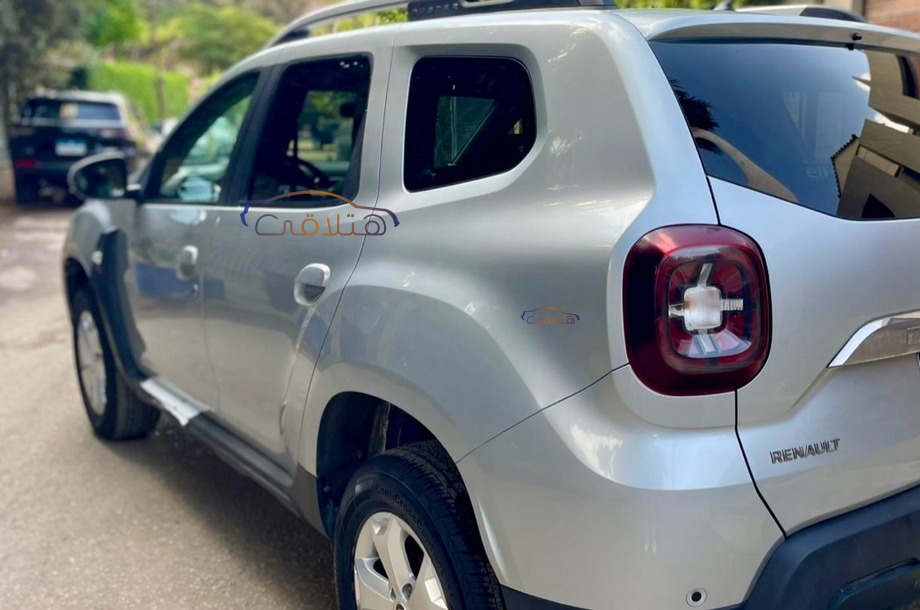 Duster Renault فضي