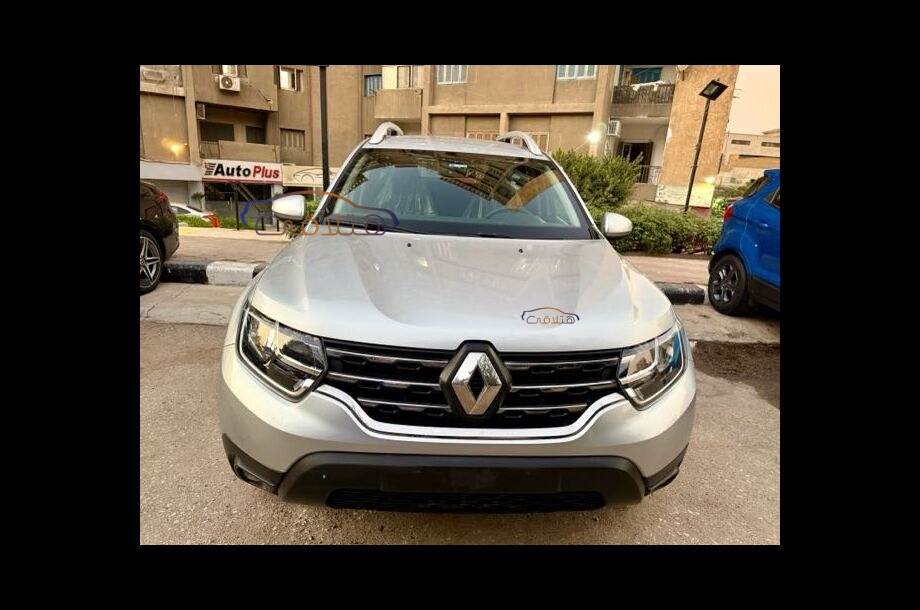 Duster Renault فضي