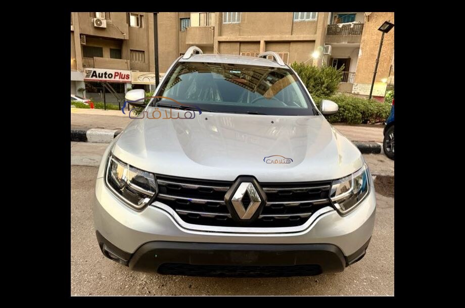 Duster Renault فضي