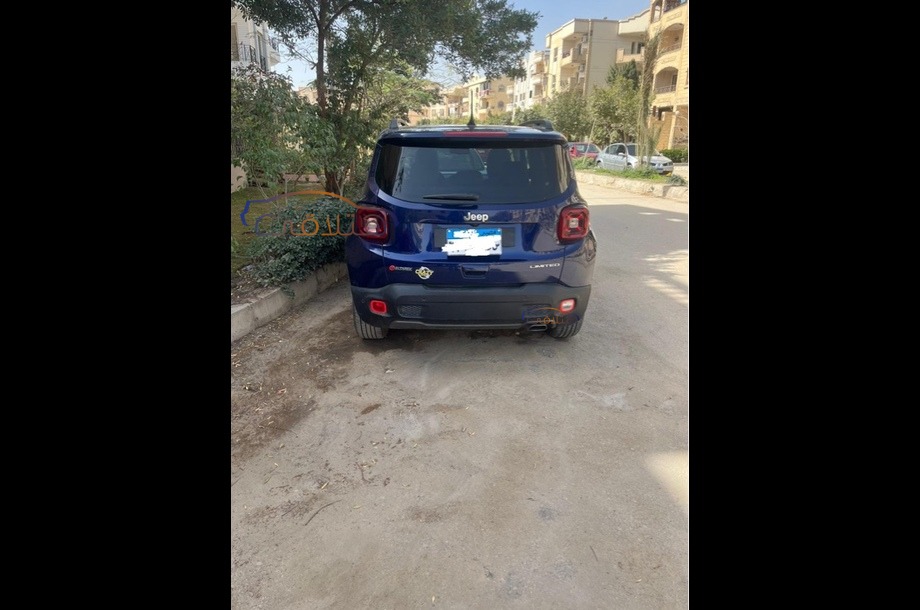 Renegade Jeep الأزرق الداكن