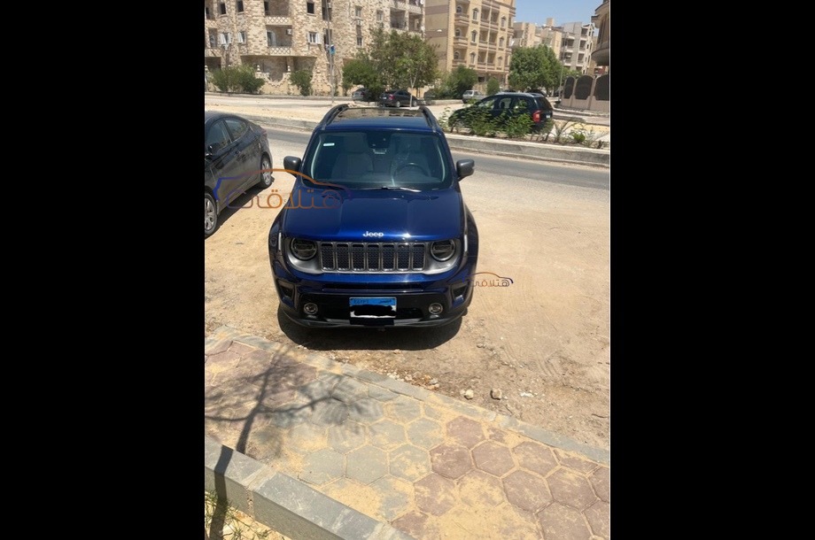 Renegade Jeep الأزرق الداكن