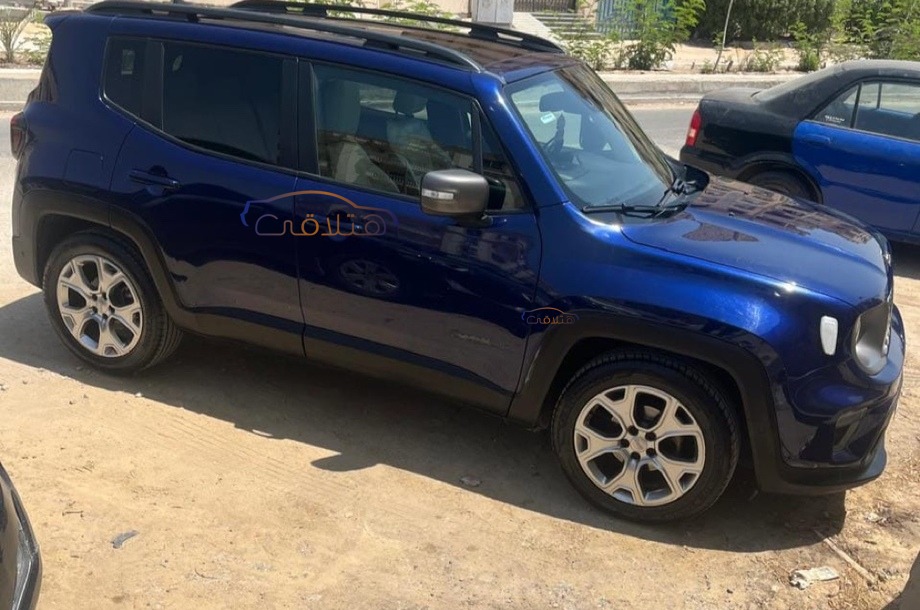 Renegade Jeep الأزرق الداكن