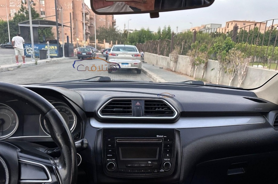 Dzire Suzuki أسود