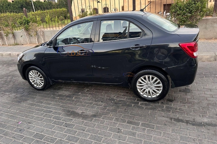 Dzire Suzuki أسود
