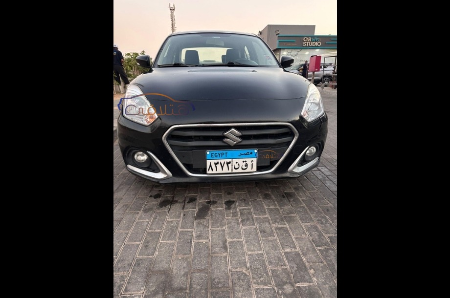 Dzire Suzuki أسود
