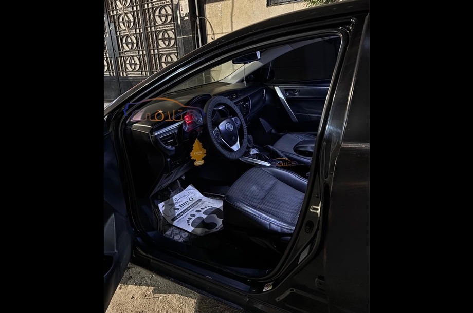 Corolla Toyota أسود