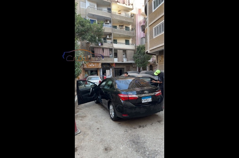 Corolla Toyota أسود