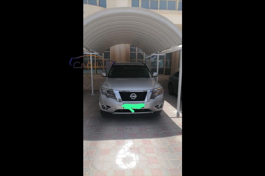 Pathfinder Nissan فضي