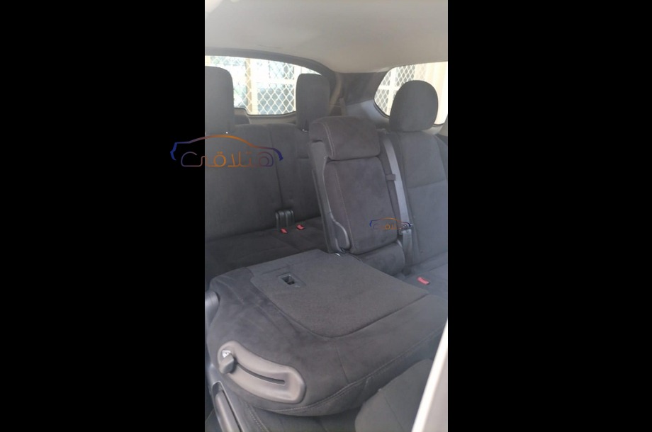 Pathfinder Nissan فضي