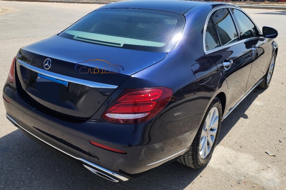 E 180 Mercedes Dark blue